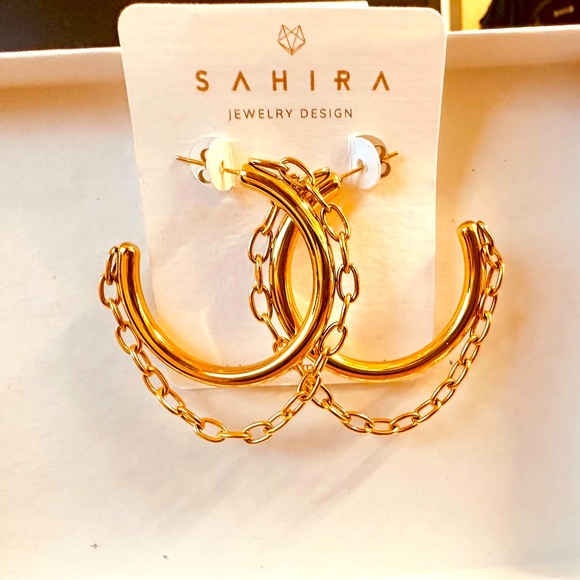 Sahira NWT gold earrings. Water and tarnish resistant. - Picture 1 of 2